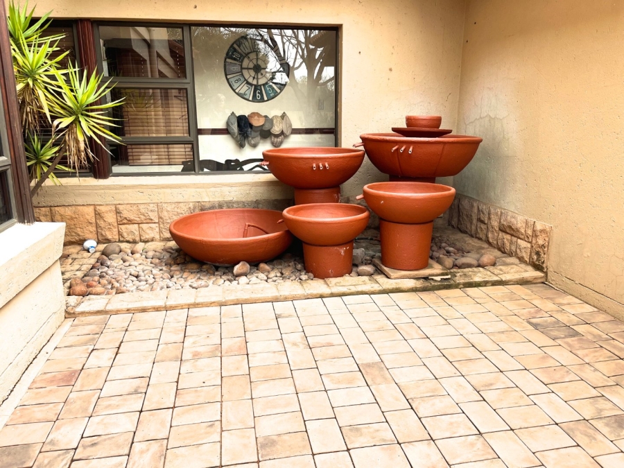 5 Bedroom Property for Sale in Birdwood Estate North West
